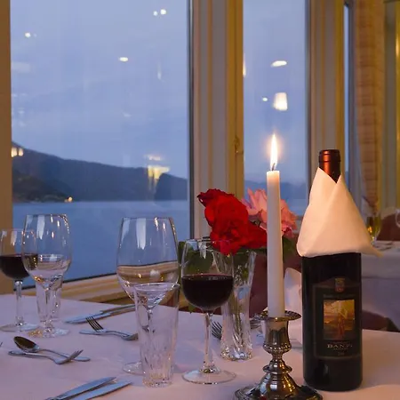 Отель Kviknes 4*