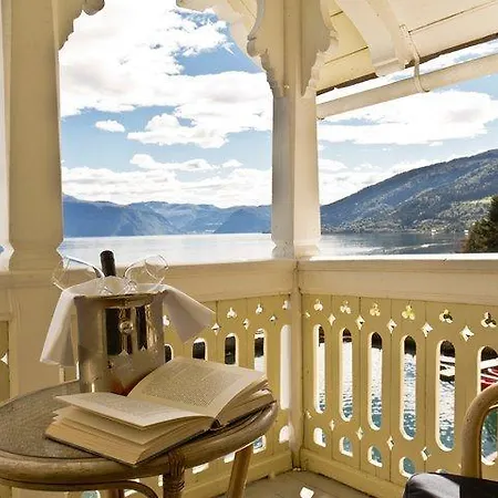 Отель Kviknes Балестранд