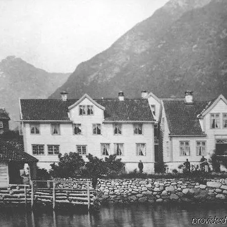 Kviknes Отель 4*