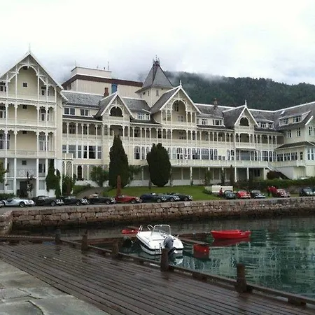 Hotell Kviknes 4*
